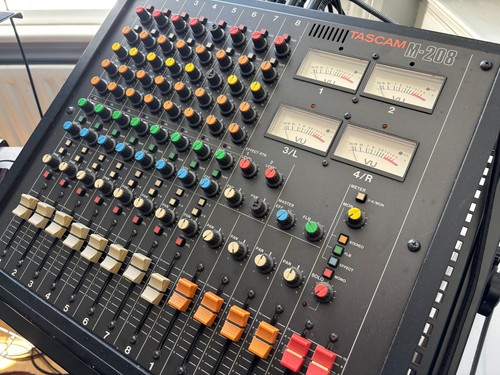 Tascam 208 audio mixer - audio,