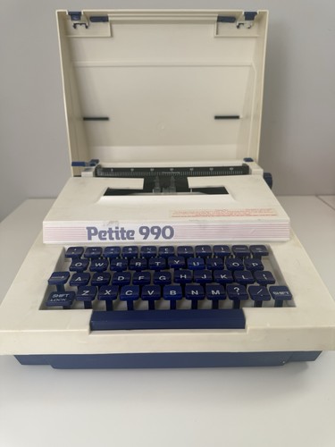 Petite 990 typewriter - petite,
