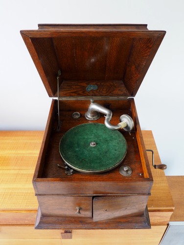 Vintage crank gramophone - crank, by