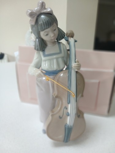 Nao lladro 1879 figurine - #1879,