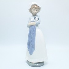 Nao By Lladro Girl In Hat