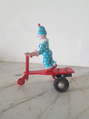 Tin wind toy clown - tin, wind-up