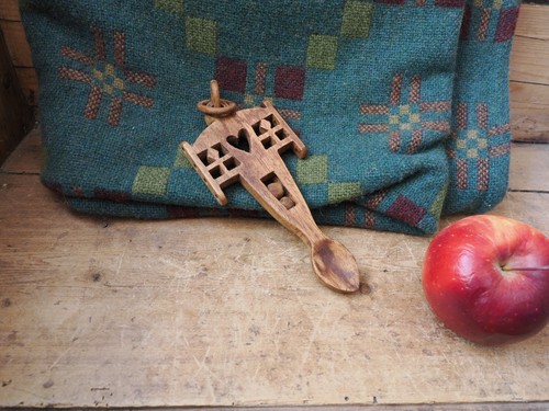 Vintage welsh love spoon oak - love,