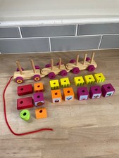 Hey Duggee - Wooden 3-Carriage Stacking Train – 16 Blocks for Toddler to Build