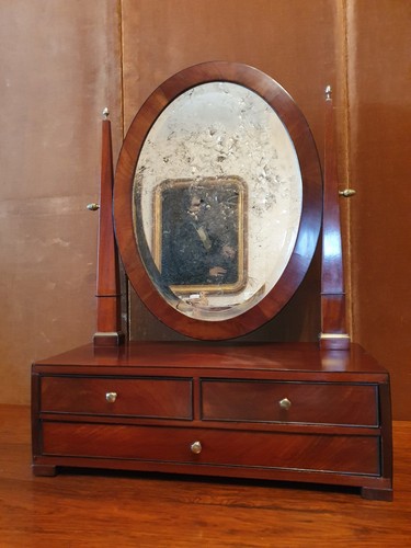Tabletop cheval glass