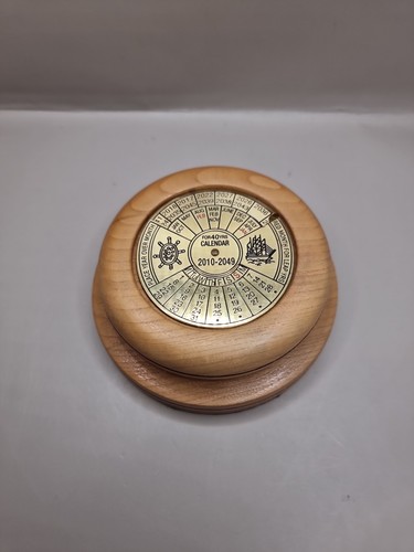 Perpetual wooden desk calendar - desk,