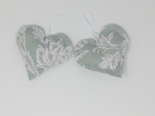 Pair heart door - of, hangers