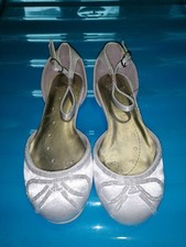 Young Girls Ivory Shoes Size 10