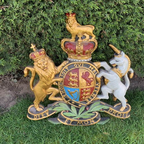 Large royal coat arms - arms, wall