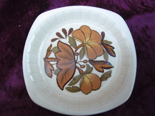 Royal worcester palissy - royal, small