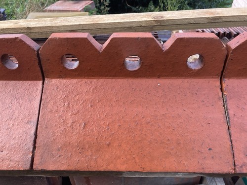 Crested ridge tiles number - 8,