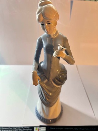Casades porcelain figurine - casades,