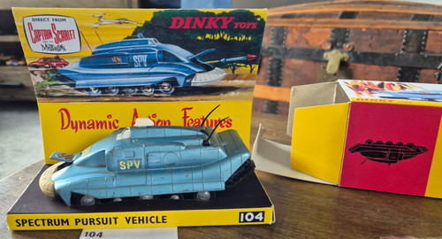 Dinky toys 104 captain - dinky,