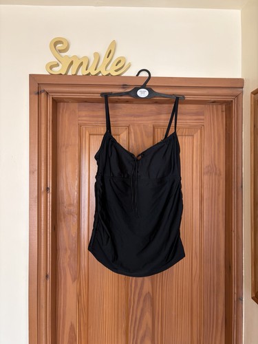 New look holiday shop - look,