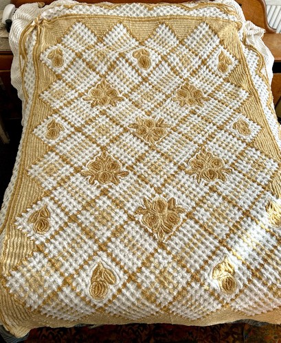 Vintage candlewick doublebed - candlewick,