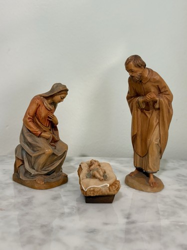 Hand carved wood nativity - carved, 5"