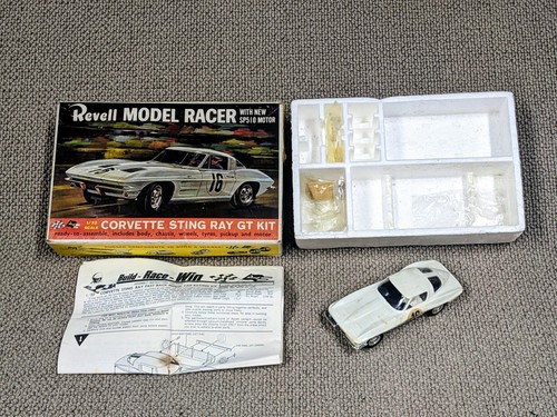 Revell model racer corvette - model,