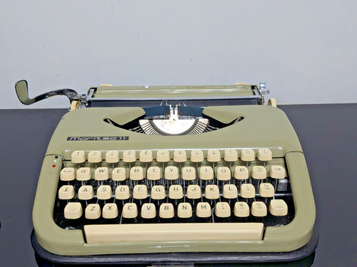 Maritsa portable typewriter - 11,