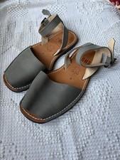 PONS Women’s Sz 8 Classic