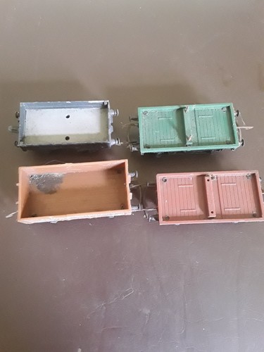 Model railway rolling stock - rolling,