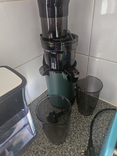 Electric juicer machine - machine, juice