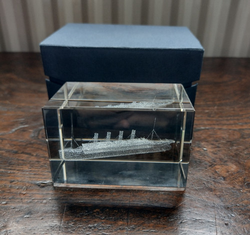 White star line rms titanic - white,