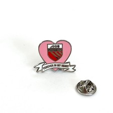 MANCHESTER UNITED FOREVER IN MY HEART PINK  PIN BADGE FREE UK 48HR POST
