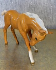 BESWICK HORSE THE FOAL LARGE HEAD DOWN PALOMINO GLOSS  MODEL No. 947 PERFECT