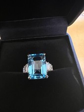 18ct White Gold Stunning