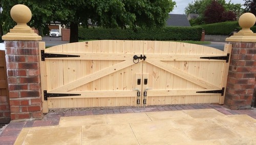 Wooden driveway gates 3ft - wooden,
