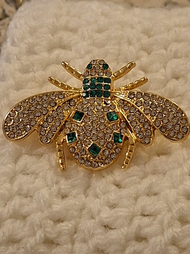 Gold tone bee brooch - gold,