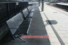 PHOTO  BENCHES ON PLATFORM 4