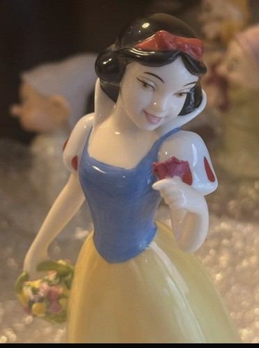 Royal doulton disney showcase - doulton,