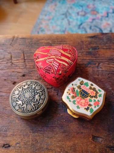 Vintage pill boxes - x,