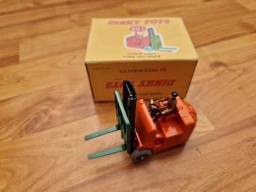 Vintage dinky toys 401 - no.,