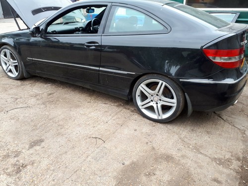 Mercedes clc black breaking - mercedes,