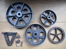 CAST IRON VINTAGE OLD INDUSTRIAL RUSTIC FURNITURE TROLLEY TABLE AXLE WHEELS 
