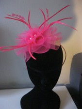 WOMENS BRAND NEW HOT PINK FASCINATOR WEDDING, RACES ETC