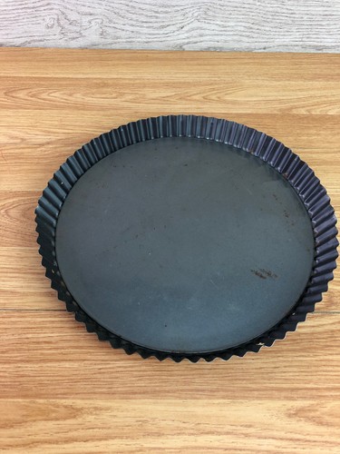 Metal fluted flan tin - metal,