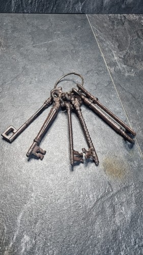 Large cast iron keys ring - large,