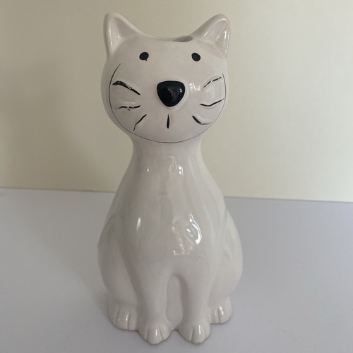 White ceramic cat radiator - white,