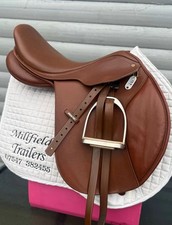 Wintec Jump Saddle Tan 17 Inch
