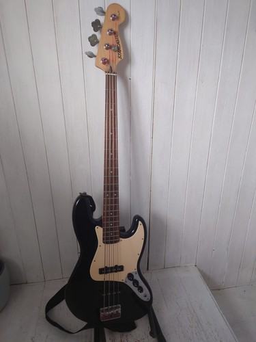 Vintage 2009 starcaster bass - 2009,
