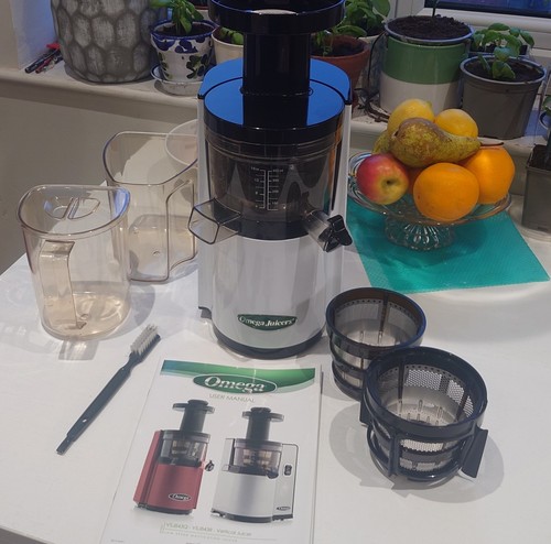 Omega slow speed juicer - slow,