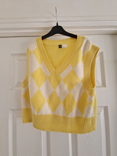 Yellow and white - yellow, check