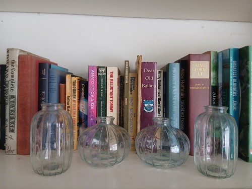 Small clear glass vases - 4,