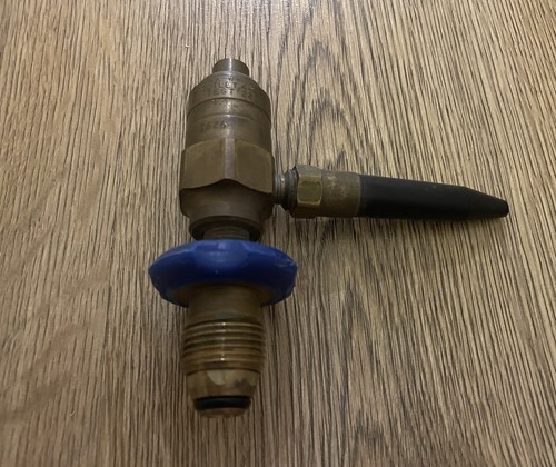 Helium inflator outlet 75 - inflator, 4-4.75