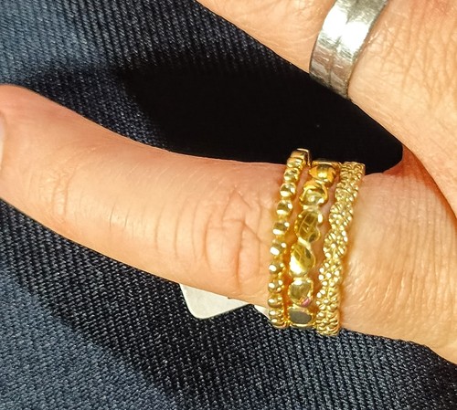 Gold coloured trilogy - trilogy, stacking