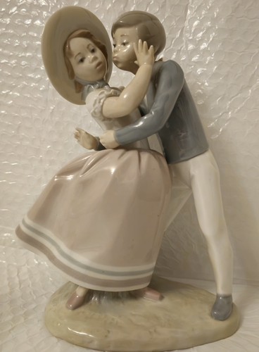 Lladro porcelain figurine - lladro,