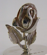 PRETTY ENGLISH ROSE FLOWER STERLING SILVER MENU HOLDER 2000 NOVELTY